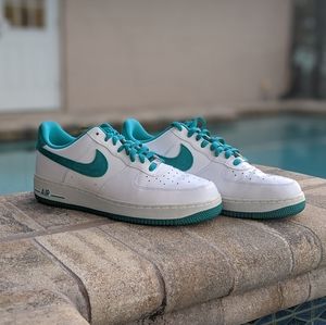 Nike's Men's Air Force 1 Low White Tropical Teal